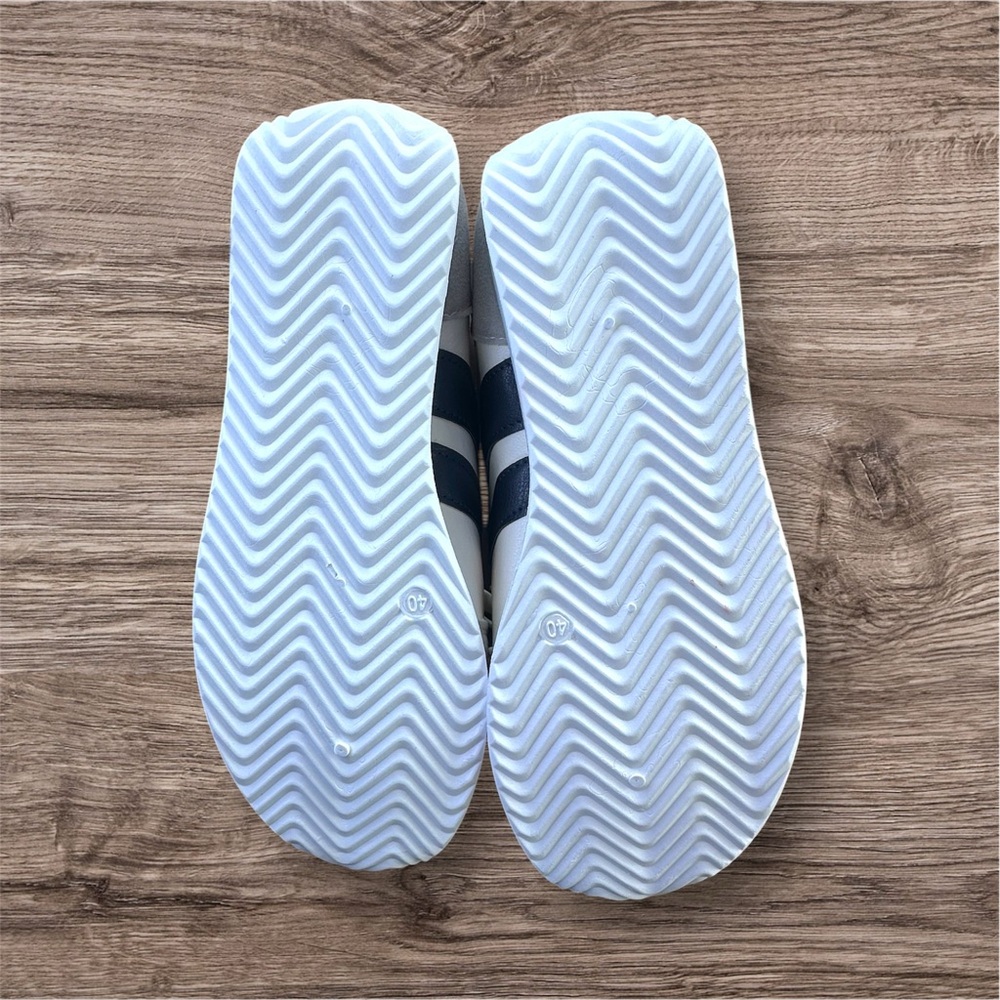 It is Well Boutique Lightweight Fashion Sneakers; size 40 (US 8) - Picture 2 of 7